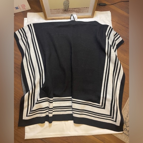 NWT Time & Tru size OS black and white ruana - Picture 3 of 6